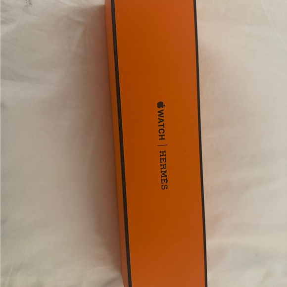 Hermes Apple Watch 5 series 44mm (watch band is not Hermes) - Picture 8 of 12